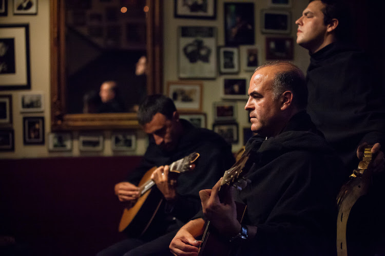 Rádio Regional do Centro: Fado ao Centro canta Hino Nacional no arranque do Rally de Portugal