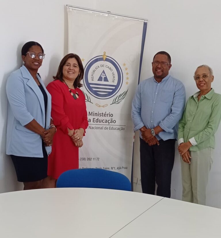 Rádio Regional do Centro: “Viajar com Livros” – Projecto do Politécnico de Coimbra incentiva à leitura em Cabo Verde