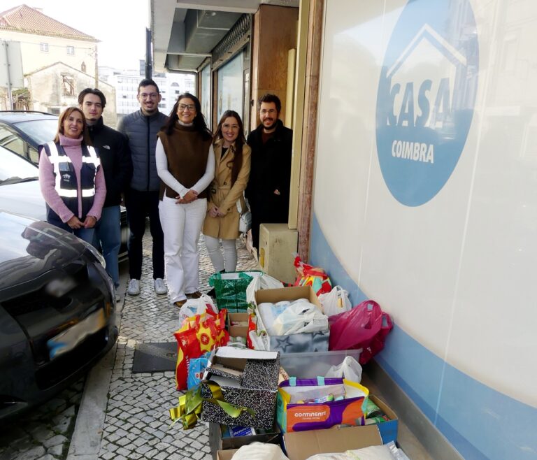 Rádio Regional do Centro: Alunos do ISMT entregam bens ao Centro de Apoio ao Sem-Abrigo (CASA)