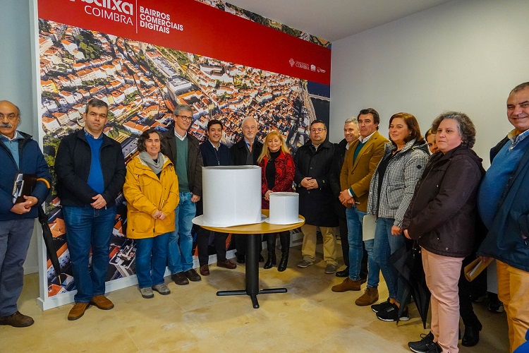 Rádio Regional do Centro: Baixa de Coimbra vai ser colorida e iluminada por 540 cartolas estudantis